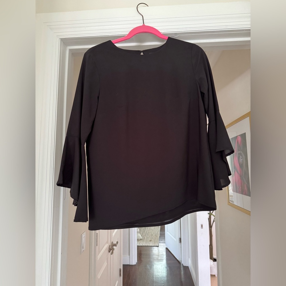 Gold Ray black loose / flair sleeve blouse / light